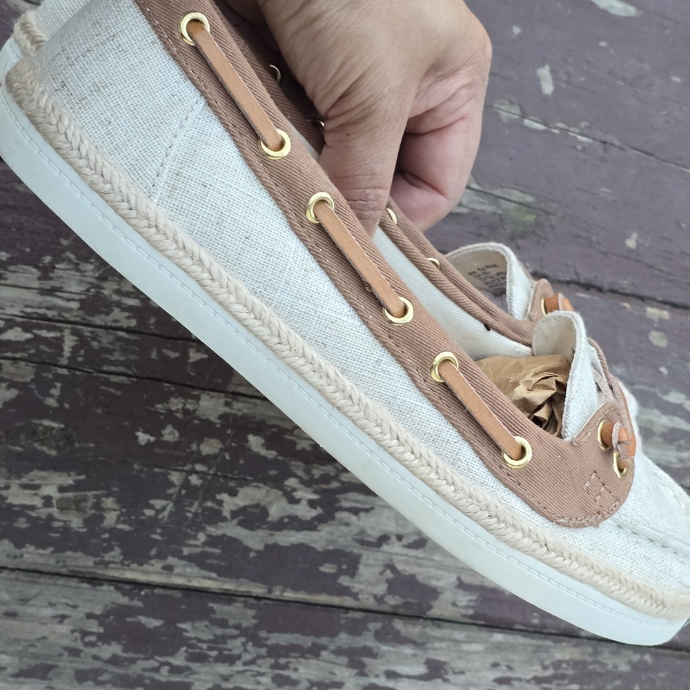 St. John's Bay Women's Tan and Cream Loafers Sz 8 - Picture 2 of 11